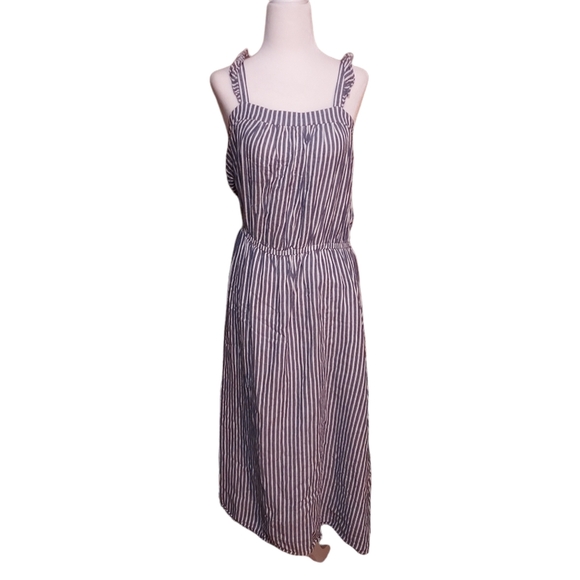 Old Navy M Midi Dress Tank Blue White Pin Stripe. Dimensions pit-pit 15"… - Picture 1 of 3